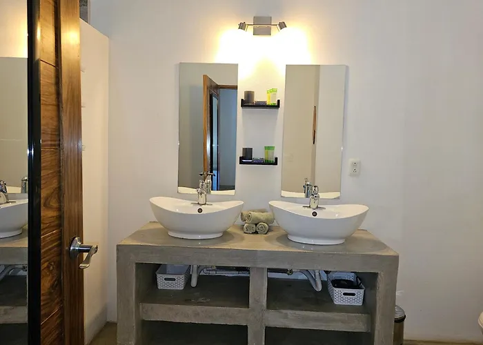 Seahorse Bed & Breakfast 4*